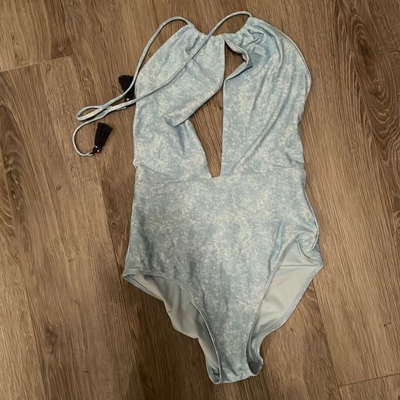 NWOT Aerie halter neck low back swimsuit - blue pattern - medium - Picture 1 of 2